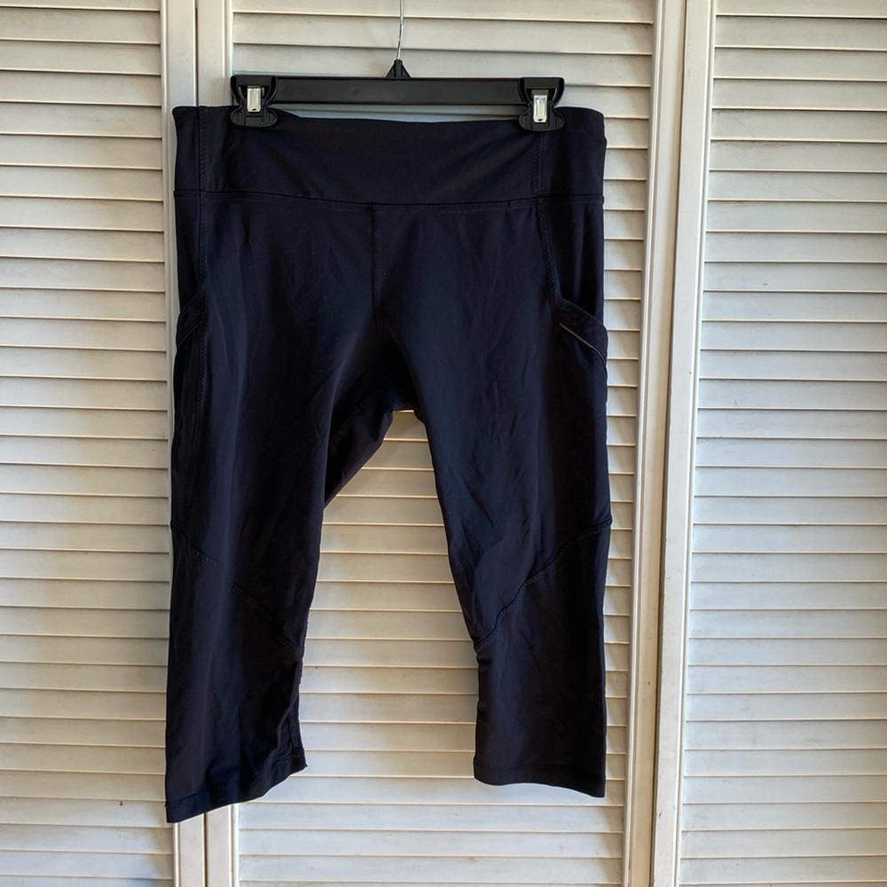 Lululemon Black Capri Leggings with pockets size 10?